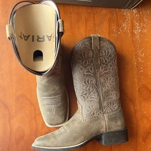 Women’s | Ariat Round Up Remuda Boots | Size 9.5